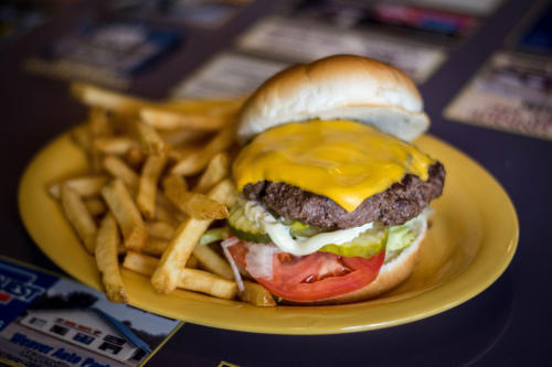 vinces-tavern-hamburgers